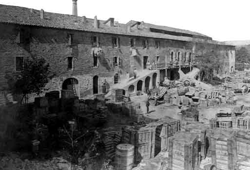 La cour de la Verrerie de La Bocca