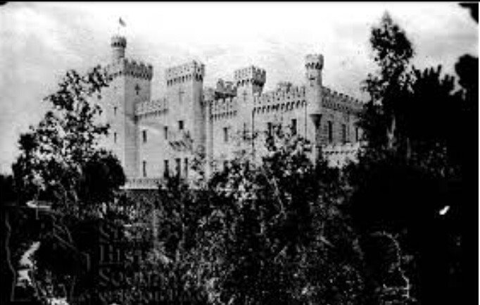 Le château de La Bocca côté plage